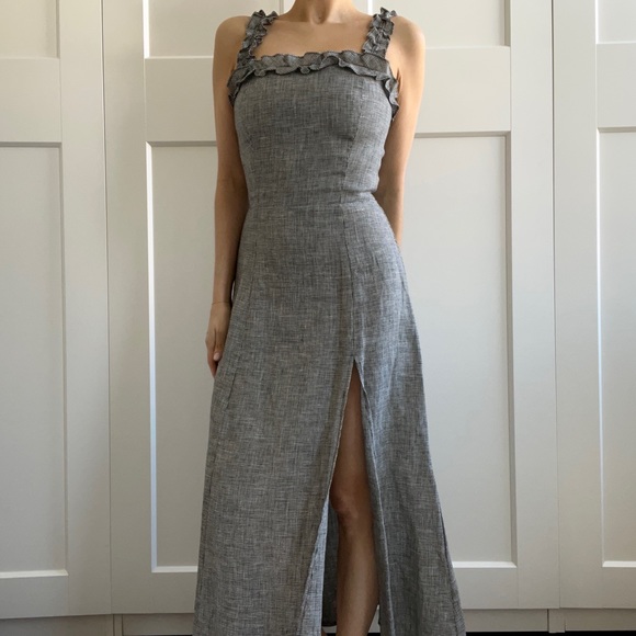 Reformation linen ruffle maxi dress with slit size 0 - Picture 2 of 6